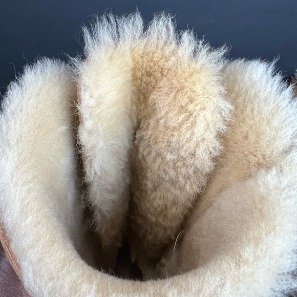 UGG BAILEY BOW II WOMEN’S SIZE 8 TALL CHESTNUT SUEDE WATERPROOF 1016434 TAN - Picture 6 of 9